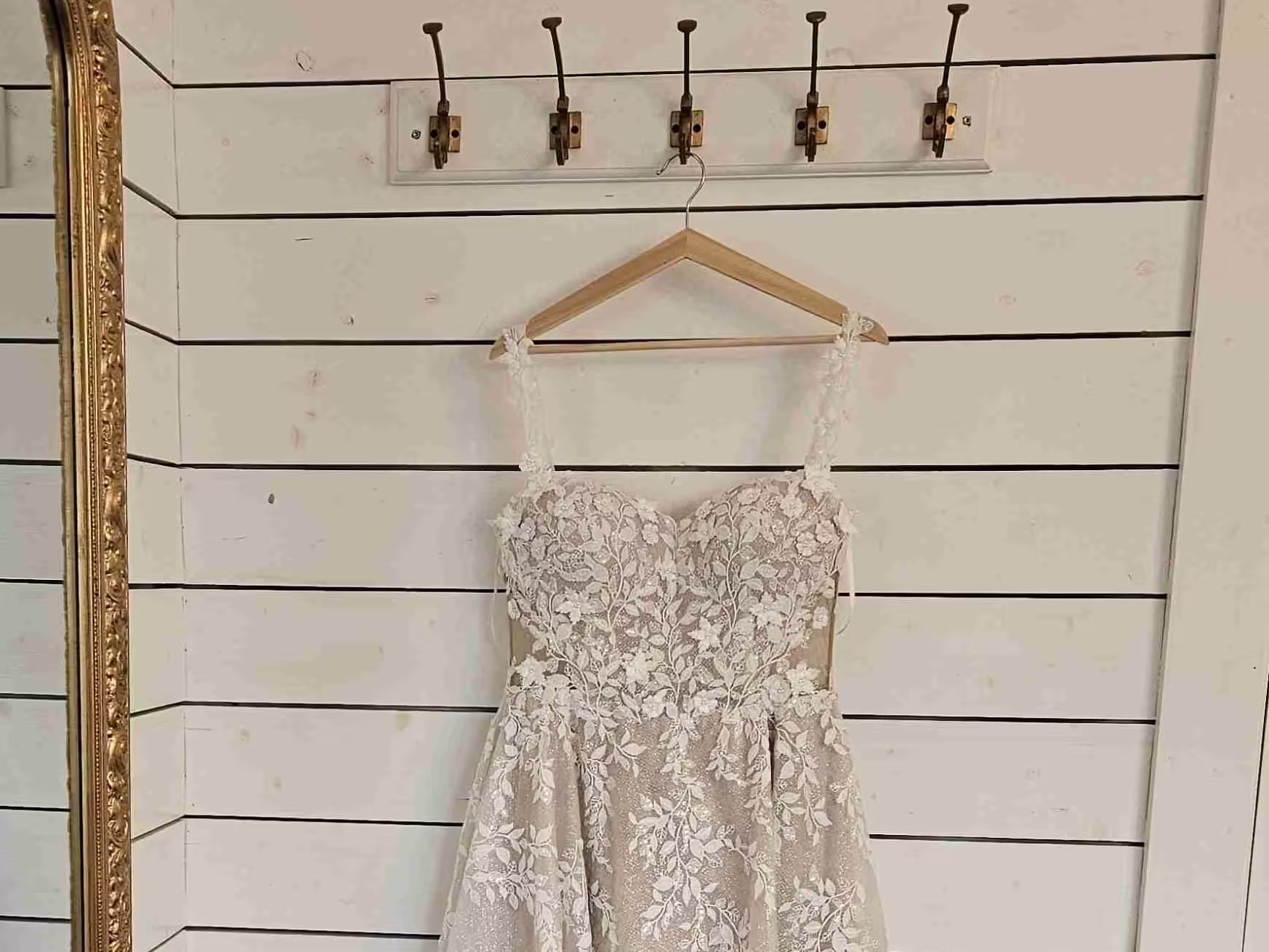 Brautkleid Einblicke eines Brautpaares in ihren Hochzeitstag